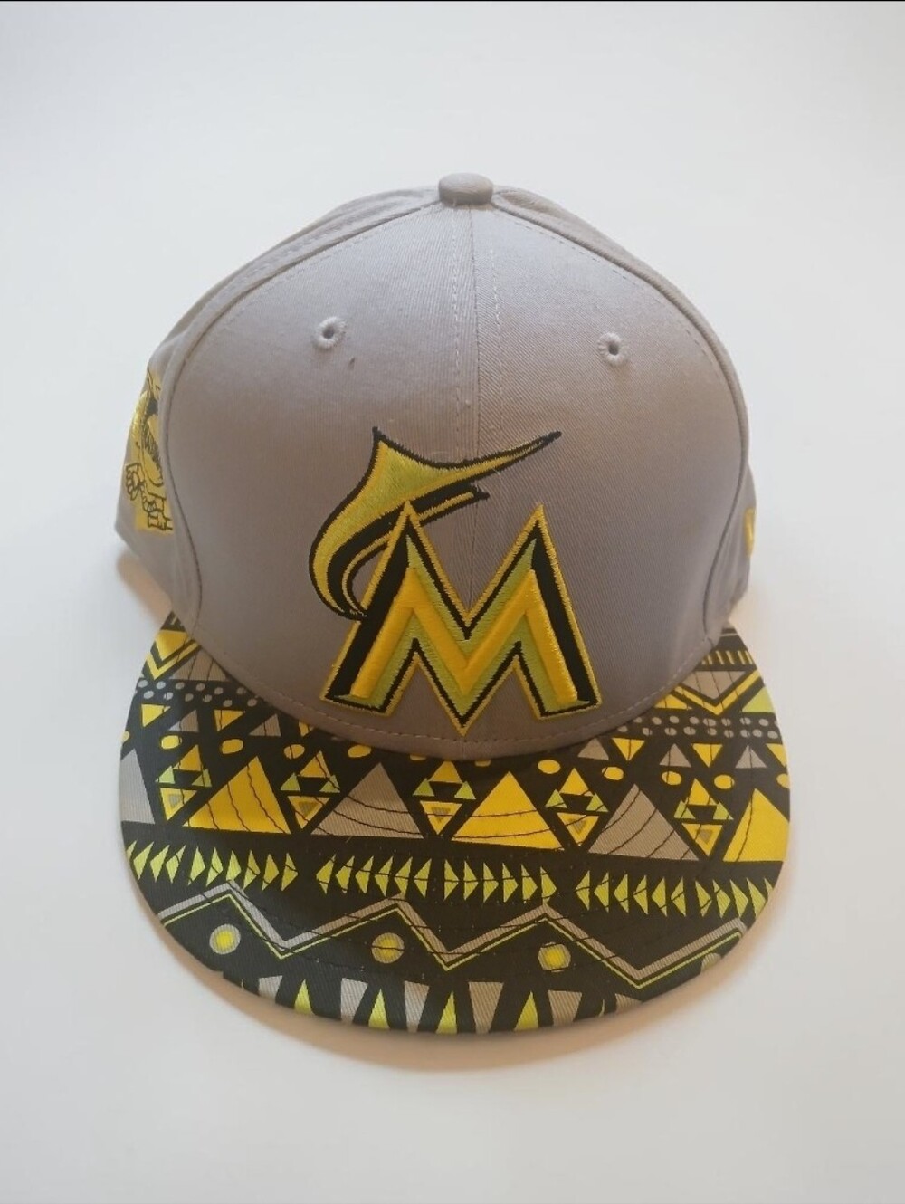 New Era Miami Marlins snapback cap, grey crown and a brightly colored visor OS